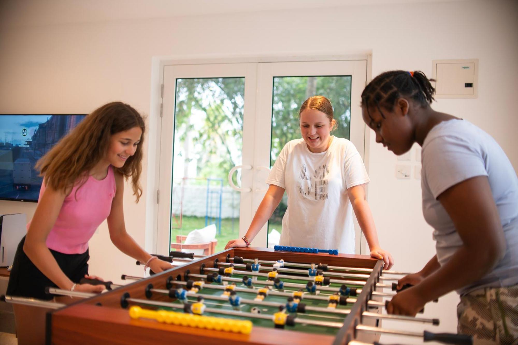 Diamonds Leisure Beach & Golf Resort Diani Beach Eksteriør bilde Table football