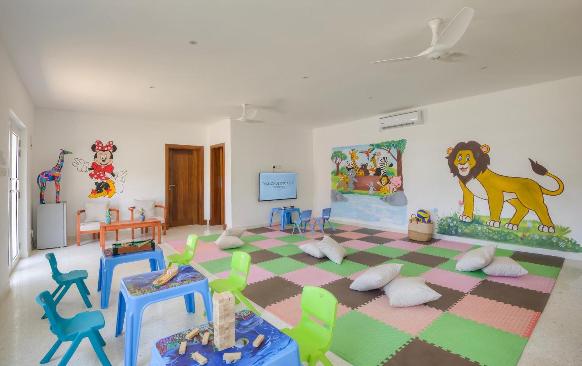 Diamonds Leisure Beach & Golf Resort Diani Beach Eksteriør bilde Childcare centre