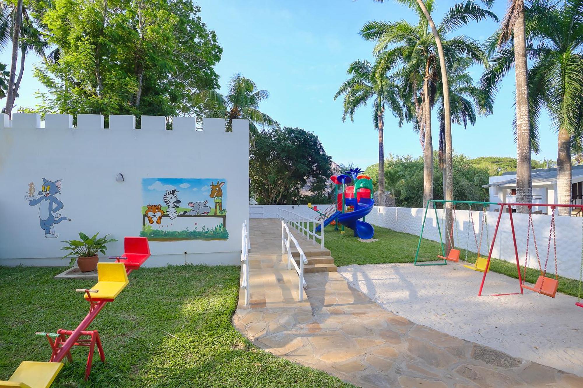 Diamonds Leisure Beach & Golf Resort Diani Beach Eksteriør bilde Playground