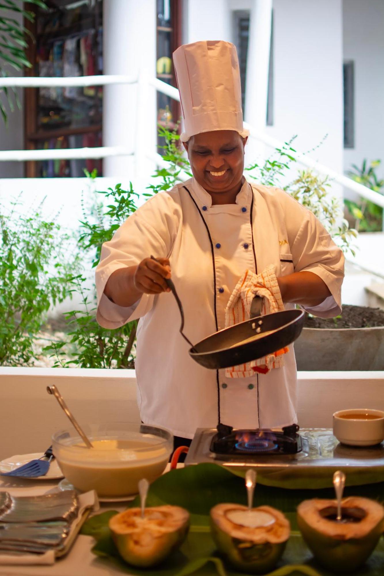 Diamonds Leisure Beach & Golf Resort Diani Beach Eksteriør bilde A chef cooking
